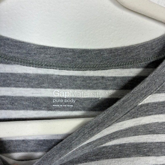 Gap Maternity XS Long Sleeve Striped Gray White Fitted Comfort Top Pregnancy - Picture 3 of 5